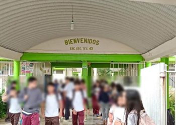 Padres de familia exigen solución por falta de docentes en Técnica 43