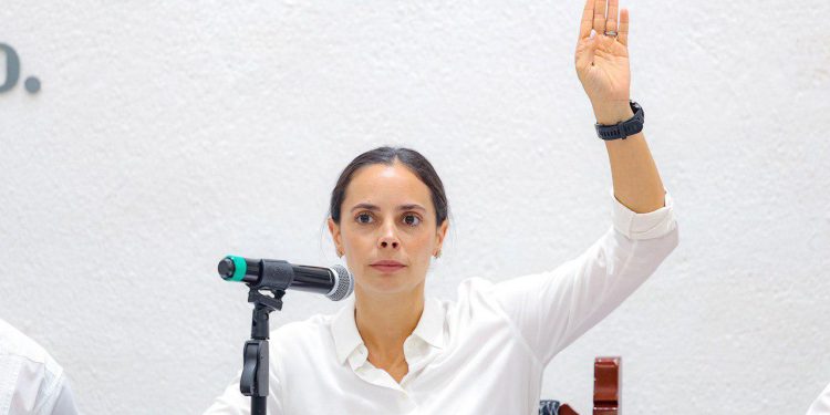 Combate frontal a la corrupción con mejores gafetes para servidores públicos: Ana Paty Peralta