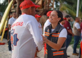 Conmemora Ana Paty Peralta día del Guardavidas