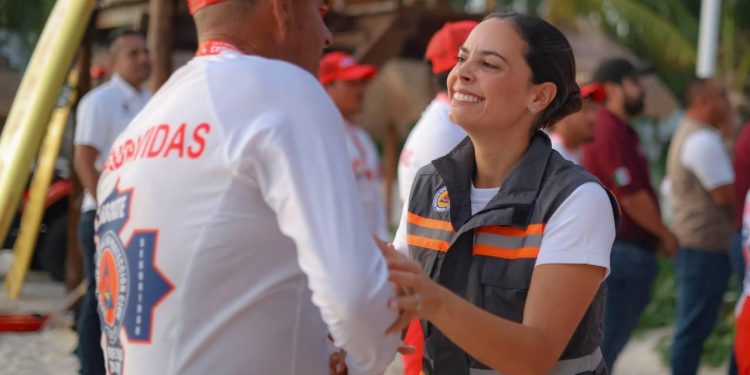 Conmemora Ana Paty Peralta día del Guardavidas