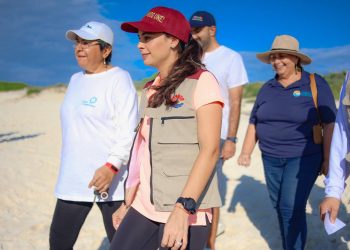 Conserva Ana Paty Peralta playas públicas limpias en Cancún