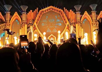 81 artistas se presentaron en el EDC en el primer día del Electric Daisy Carnival