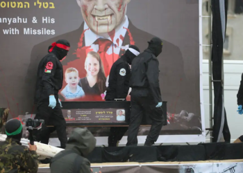 Hamás entrega los cuerpos de rehenes en Israel, entre ellos una madre y sus dos hijos