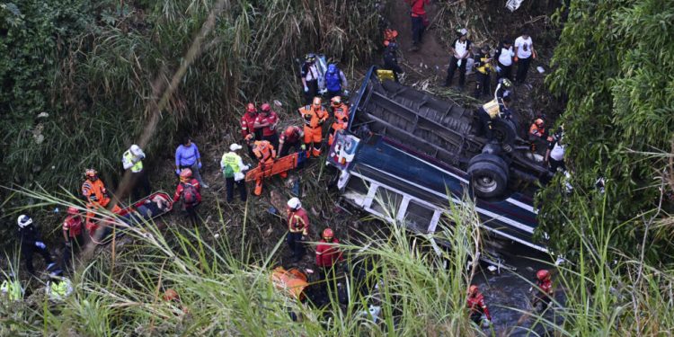 Trágico accidente deja al menos 51 personas fallecidas en Guatemala