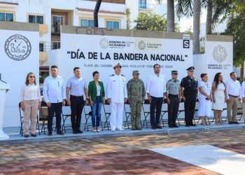 Conmemoran en Playa del Carmen el Día de la Bandera