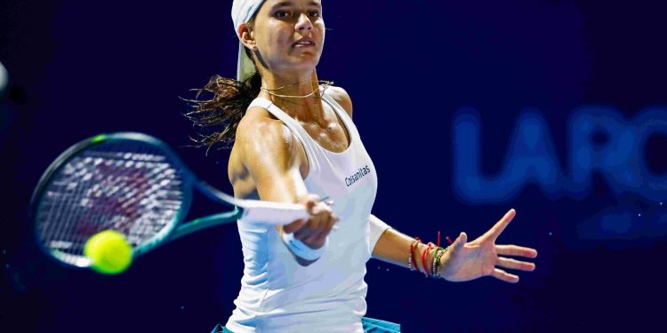 Primer torneo de tenis, lidera la colombiana Emilia Arango en Cancún