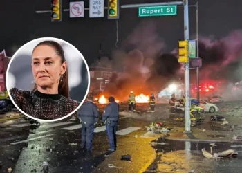 Claudia Sheinbaum lamenta el fallecimiento de mexicanos que sufrieron un accidente aéreo en Filadelfia