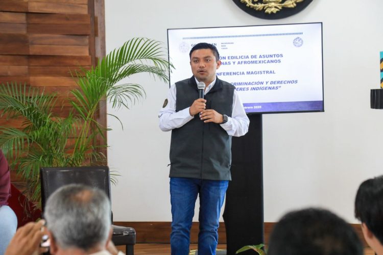 Dictan conferencia a servidores públicos de Solidaridad sobre violencia, discriminación y derechos de mujeres indígenas