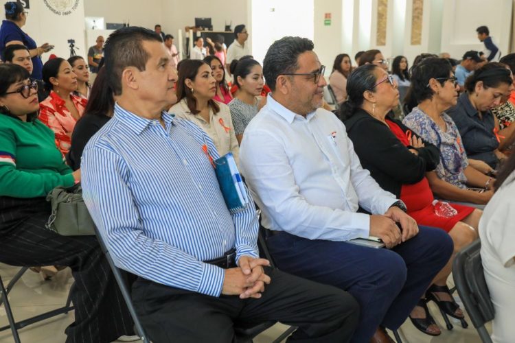 Dictan conferencia a servidores públicos de Solidaridad sobre violencia, discriminación y derechos de mujeres indígenas