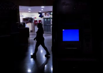 Chile sufre apagón masivo afectando a millones de personas; En medio del caos Gobierno declara toque de queda