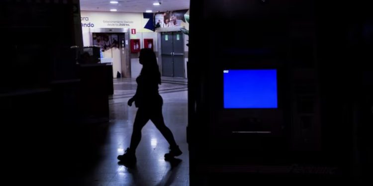 Chile sufre apagón masivo afectando a millones de personas; En medio del caos Gobierno declara toque de queda