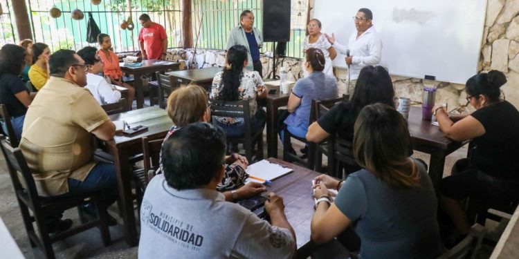 Capacitan a servidores públicos de Solidaridad en lengua maya para una atención más inclusiva
