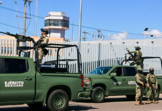 Motín en el CRESET deja siete muertos; oposición cuestiona ingreso de armas al penal