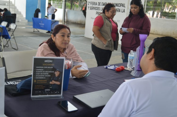 Participan 26 empresas del ramo hotelero y turístico ofreciendo más de 800 vacantes en Segunda Feria Municipal del Empleo en Playa del Carmen
