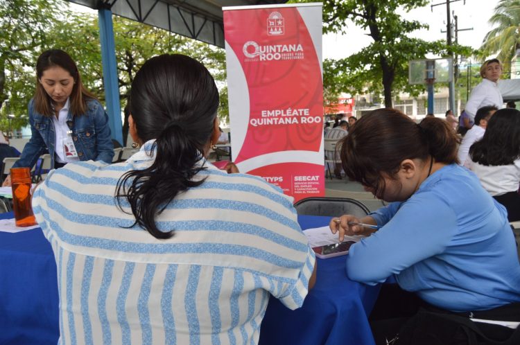 Participan 26 empresas del ramo hotelero y turístico ofreciendo más de 800 vacantes en Segunda Feria Municipal del Empleo en Playa del Carmen