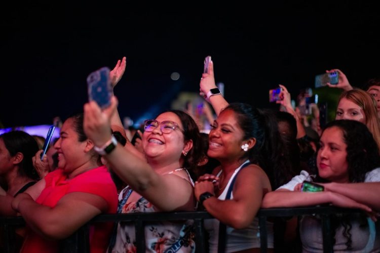 Más de 20 mil personas vibraron con Jesse & Joy en el carnaval de Playa del Carmen