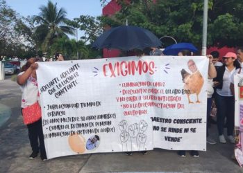 Docentes se manifestaron contra la reforma a la Ley del Instituto de Salud y Servicios Sociales de los Trabajadores del Estado en Quintana Roo
