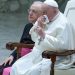 Papa Francisco seguirá hospitalizado por problemas de salud