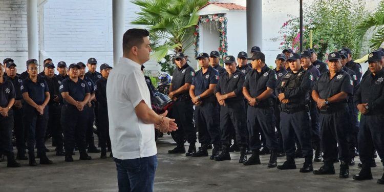 Alcalde de Comalcalco descarta investigar a policías municipales y prioriza mejoras laborales