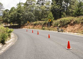 Inicia programa de limpieza de maleza en márgenes de carreteras en Centro