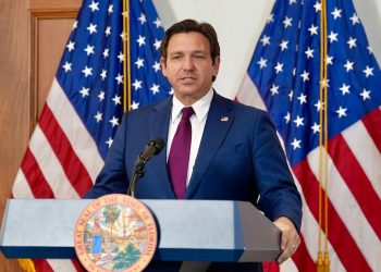 Ron DeSantis gobernador de Florida aprueba pena de muerte a migrantes