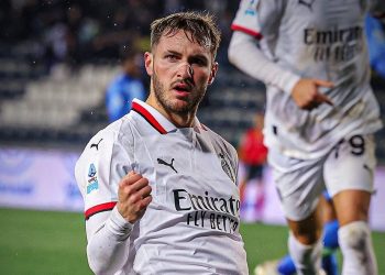 Santiago Giménez, jugador mexicano anota gol en el nuevo equipo del Milan