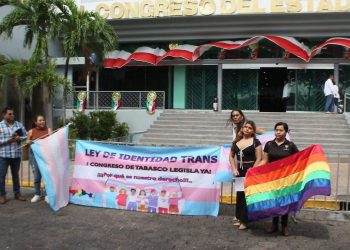 Colectivos LGBT recolectan firmas para impulsar la Ley de Identidad de Género en Tabasco