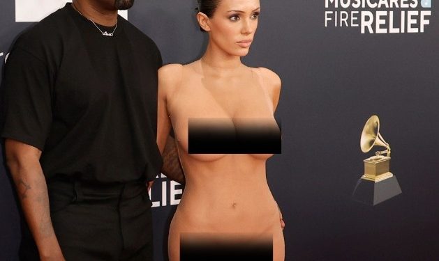 Kanye West y su esposa Bianca Censori son expulsados de los Grammys por estilo excéntrico
