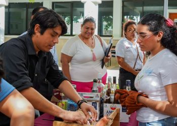 Impulsa IQJ la cultura del reciclaje en el “Mercado tucán del amor”