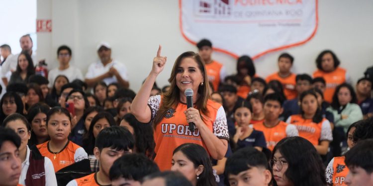 Mara Lezama entrega equipamiento a Universidad Politécnica de Quintana Roo, en beneficio de mil 760 estudiantes