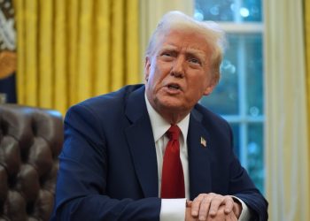 Donald Trump advierte el 25 % de aranceles a Canadá