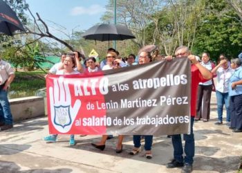 Continúa protesta en la UTTAB tras suspensión de prestaciones