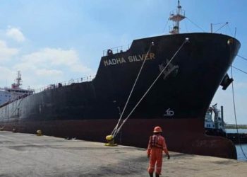 Llega buque de casi 200 metros al Puerto Dos Bocas, Paraíso