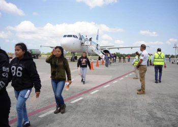 Primeros 130 migrantes repatriados de EE.UU. a Tabasco, ya fueron enviados a lugares de origen: Segotab