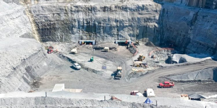 Rescatan los restos óseos del último minero atrapado en la mina “El Pinabete”