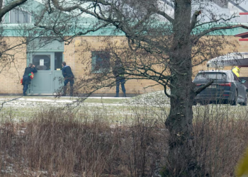 Tiroteo en una escuela deja al menos cinco personas heridas en Suecia