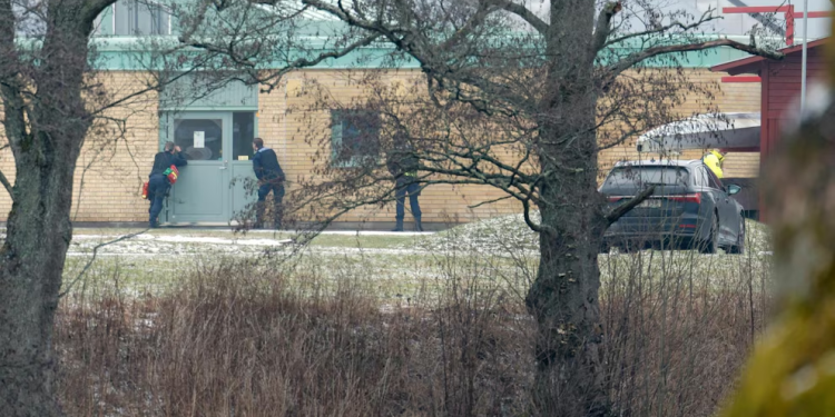 Tiroteo en una escuela deja al menos cinco personas heridas en Suecia