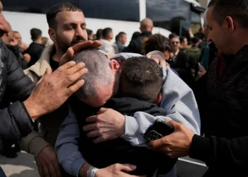 Israel libera a 183 prisioneros palestinos