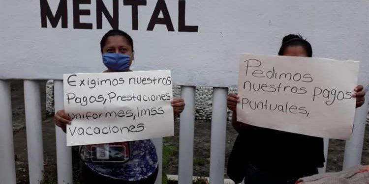 Protesta personal de limpieza del Hospital de Salud Mental en Villahermosa