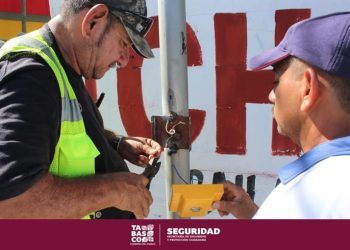 Reparan botón de semáforo frente a la casa de artes ‘José Gorostiza’ en Villahermosa