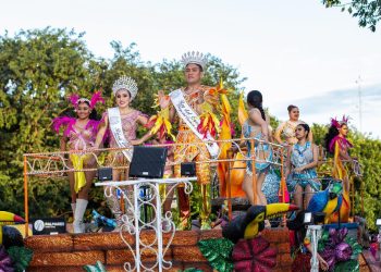 La Quinta Avenida se desbordó con el primer desfile de comparsas en “El Carnaval del Pueblo” Playa del Carmen 2025