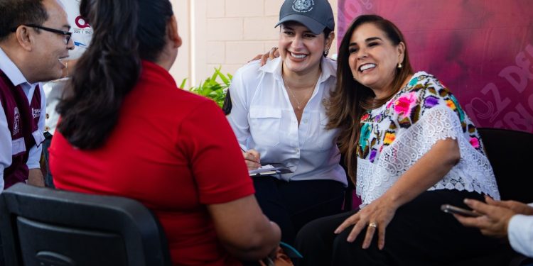 “La Voz del Pueblo” llegó a Puerto Aventuras; Estefanía Mercado acompaña a la Gobernadora durante la jornada