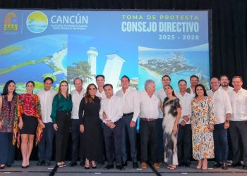 Mara Lezama toma de protesta del Consejo Directivo de la Asociación de Hoteles de Cancún, Puerto Morelos e Isla Mujeres 2025-2028