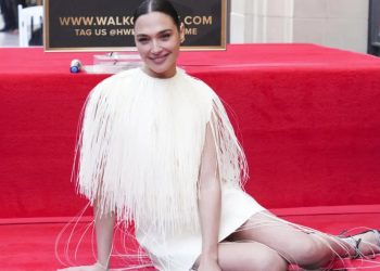 Gal Gadot fue honrada con una estrella en el Paseo de la Fama de Hollywood