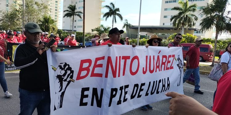 Maestros realizaron mega marcha en Cancún