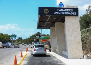 Estefanía Mercado dignifica paraderos de transporte público de Playa del Carmen
