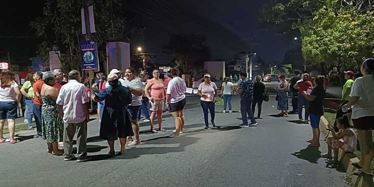 Protestan por construcción de gasolinera en fraccionamiento ´El Encanto´ de Cárdenas