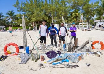 Recolectan más de 1.2 toneladas de basura general y residuos del fondo marino en playas de Solidaridad