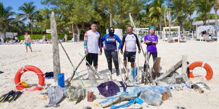 Recolectan más de 1.2 toneladas de basura general y residuos del fondo marino en playas de Solidaridad