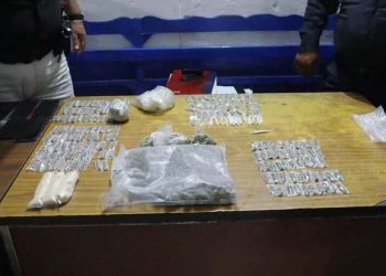 Operativo en el CRESET deja decomiso de celulares, puntas metálicas y droga